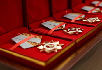 Астанада соғыста қаза тапқан батырлардың туыстарына медальдар табысталды