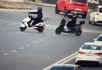 Мопедисты-подростки получили штрафы за экстремальное шоу на дорогах Шымкента