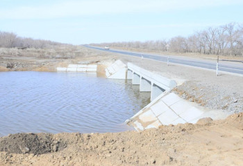 Ақтөбе облысында жаңадан салынған бөгеттер тасқын кезінде су ағынына тосқауыл болды
