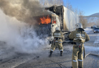 Почему загораются машины: в ВКО рассказали о причинах автопожаров