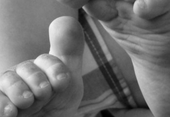 Қосшыда екі жасар қыз көлік астында қалып көз жұмды