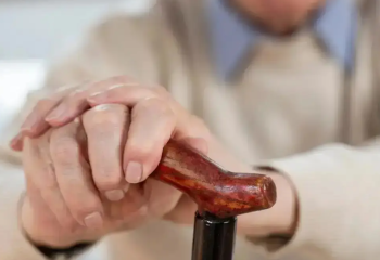 97 жастағы әже жақындарына есігін ашпай қойған: көмекке құтқарушылар келді