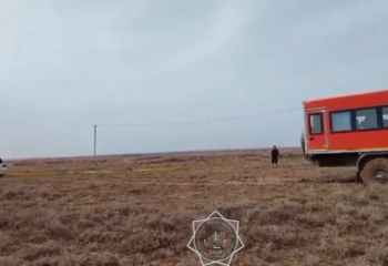 Ұлытау облысында көлік батпаққа батып қалған