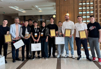 Участников культурного форума в Актау отметили памятными подарками