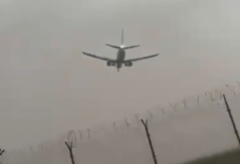 Шаңды дауылда ұшақты сәтті қондырған ұшқыш желі қолданушыларын тамсандырды