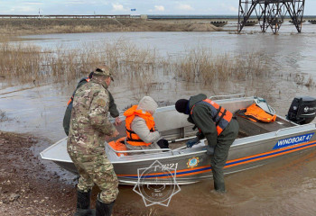 В Акмолинской области продолжаются противопаводковые работы: спасатели откачали свыше 46 тысяч кубометров воды