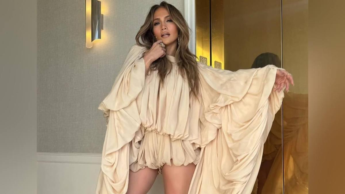  instagram.com/jlo 
