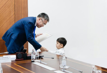 Президент Әкімшілігінің жетекшісі атыраулық бүлдіршінге Тоқаевтың алғысын жеткізді