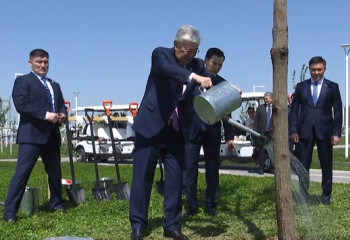 Мемлекет басшысы Shymkent City саябағына ағаш отырғызды