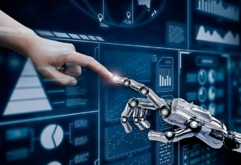 Бану Ергеш: Тіл мен технология арасындағы үйлесімді табуымыз керек