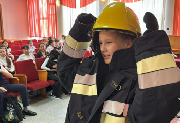 Спасатели ДЧС ВКО провели урок безопасности со школьниками