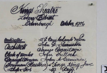 Призрак сцены: в театре в Шотландии нашли послание в бутылке