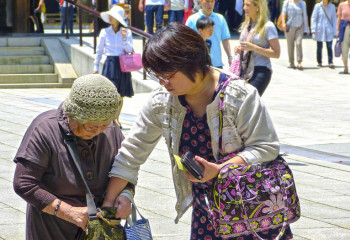 Жапонияда 76 мың адам жалғыздықта көз жұмған