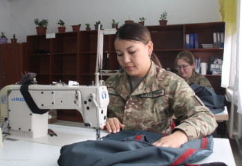 В Национальной гвардии шьют парадную форму ко Дню Победы: внимание к деталям и национальные орнаменты