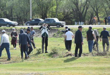 Весенний субботник прошел вдоль трассы Туркестан – Кентау