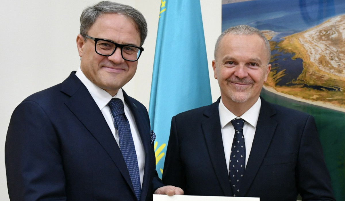 Deputy Foreign Minister receives copies of credentials from newly ...