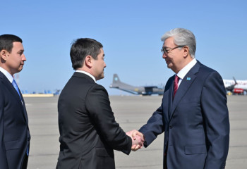 Tokayev arrives on working trip to Mangistau region