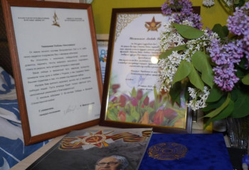 Алматыда әскери қызметшілер майдангерді ғасырлық мерейтойымен құттықтады