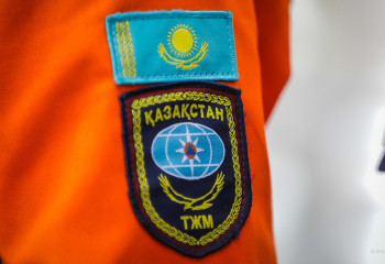 Сотрудники МЧС при пожаре спасли и эвакуировали более 40 человек