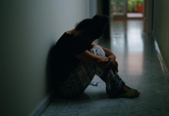 Дене шынықтыру мұғалімі 8 сынып оқушысын зорлады