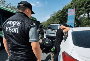 В Шымкенте блогера задержали по подозрению в вымогательстве у учителя