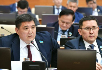 «Үш жыл қайда болдыңыздар?» - депутат министрді сұрақтың астына алды