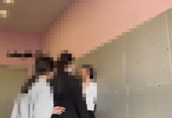 Ақтауда оқушы қыздар әжетханада қауіпті ойын ойнаған