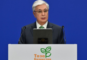 Таза Қазақстан: Президент белсенді жастарды марапаттады