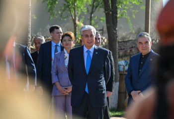 Касым-Жомарт Токаев и Гурбангулы Бердымухамедов посетили этнокомплекс в Туркестане