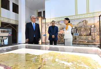 Токаев и Бердымухамедов посетили центр Turkistan visit centre и ознакомились с проектами по развитию Күлтөбе