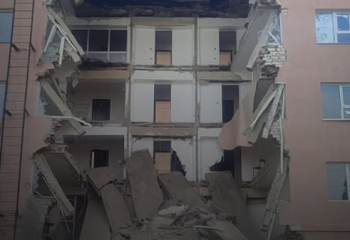 В Атырау обрушилась часть здания общежития университета