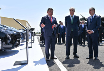 Kassym-Jomart Tokayev and Gurbanguly Berdimuhamedov visit industrial exhibition