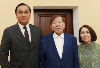 Аким Жамбылской области встретился с народным писателем Мухтаром Шахановым