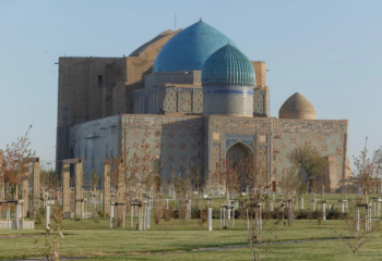 Ясауи кесенесінің жанында құрылыс тоқтар емес: Мәдениет министрі дабыл қақты