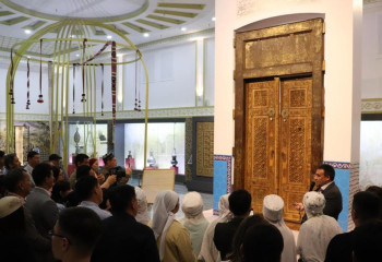 Дверь XIV века из мавзолея Ходжи Ахмеда Ясауи вновь открыта для посетителей в Туркестане