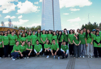 Молодёжь Астаны провела флешмоб за чистоту и против наркотиков