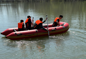 Юные спасатели показали свои навыки на воде
