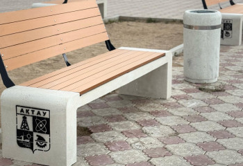 Ақтауда көше орындақтарын жаңартқан мекеме неліктен ағаш-полимер композитін таңдады?