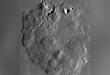 Зонд NASA сфотографировал древний вулканический пик на Луне