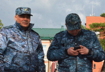 Полицейские и спасатели контролируют ситуацию в зоне паводка СКО