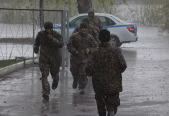 Почти 70 сотрудников полиции работают в зоне паводка в Петропавловске