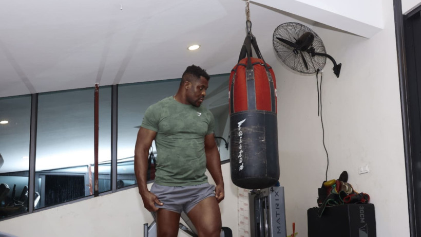  instagram.com/francisngannou 