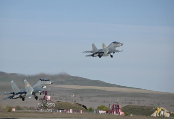 Военные летчики Талдыкоргана и Шымкента готовятся к параду Победы: идут тренировочные полеты