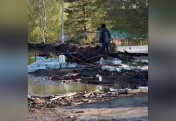 В селе Заречное продолжаются противопаводковые работы: МЧС обеспечивает переправу и контроль уровня воды