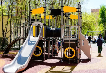 В столичном районе Байконыр открыли благоустроенные дворы — до конца года обновят ещё 85