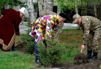 Спасатели Восточного Казахстана посадили Аллею дружбы в честь Дня единства народа Казахстана