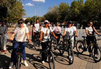 Атырауда Жеңістің 80 жылдығына арналған веложарыс өтті