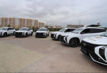 Внедорожники для военных: акимат Мангистауской области передал технику ко Дню защитника Отечества