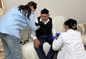 Шымкентте дәрігерлер тыл ардагерлерін профилактикалық тексеруден өткізді