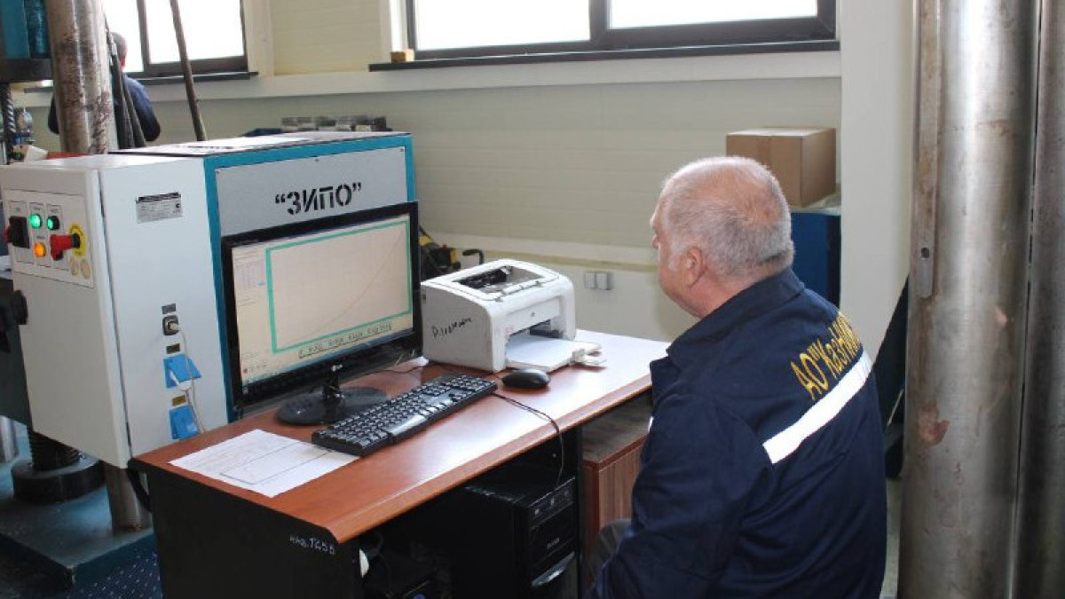  Өнеркәсіп және құрылыс министрі 